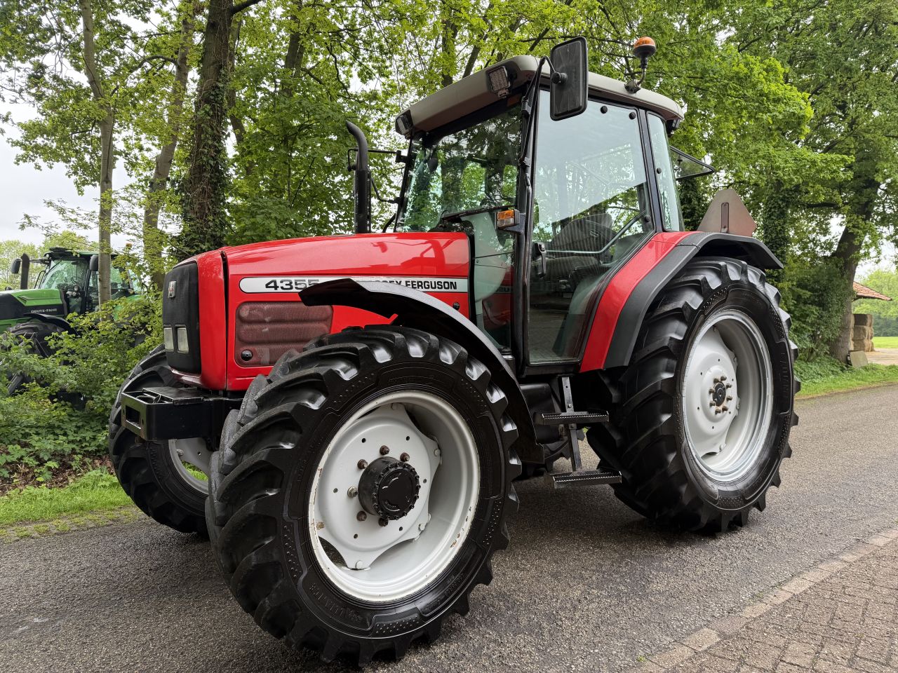 Massey Ferguson 4355 met maar 2325 uur!
