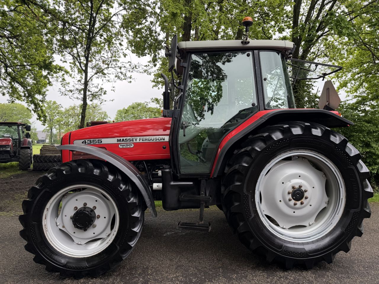 Massey Ferguson 4355 met maar 2325 uur!