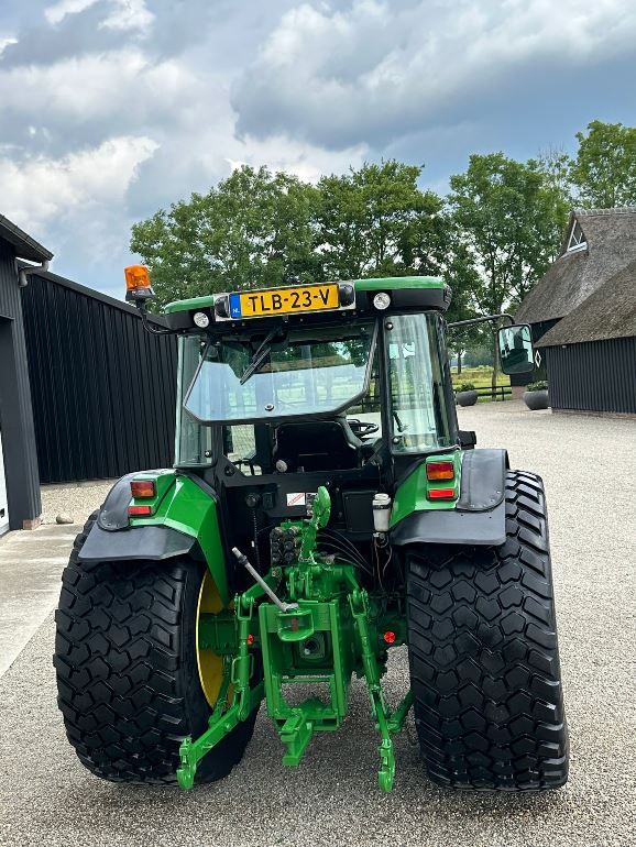 John Deere 5515