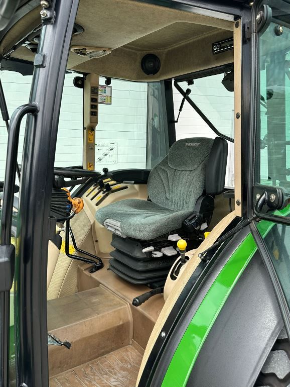 John Deere 5515