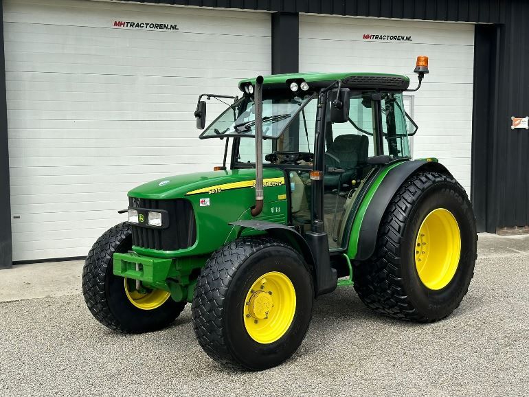 John Deere 5515