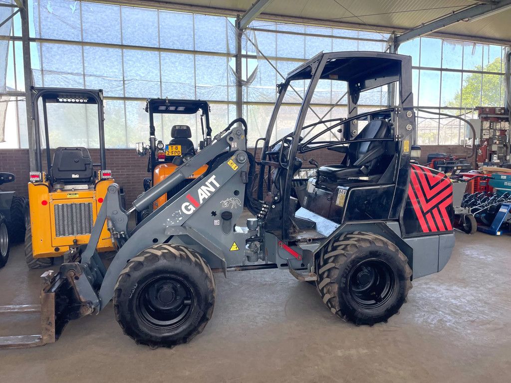 Giant V452T HD kniklader 45pk!