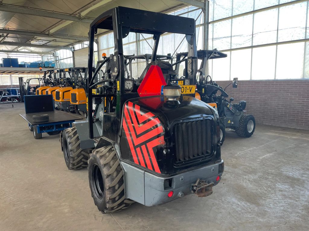 Giant V452T HD kniklader 45pk!