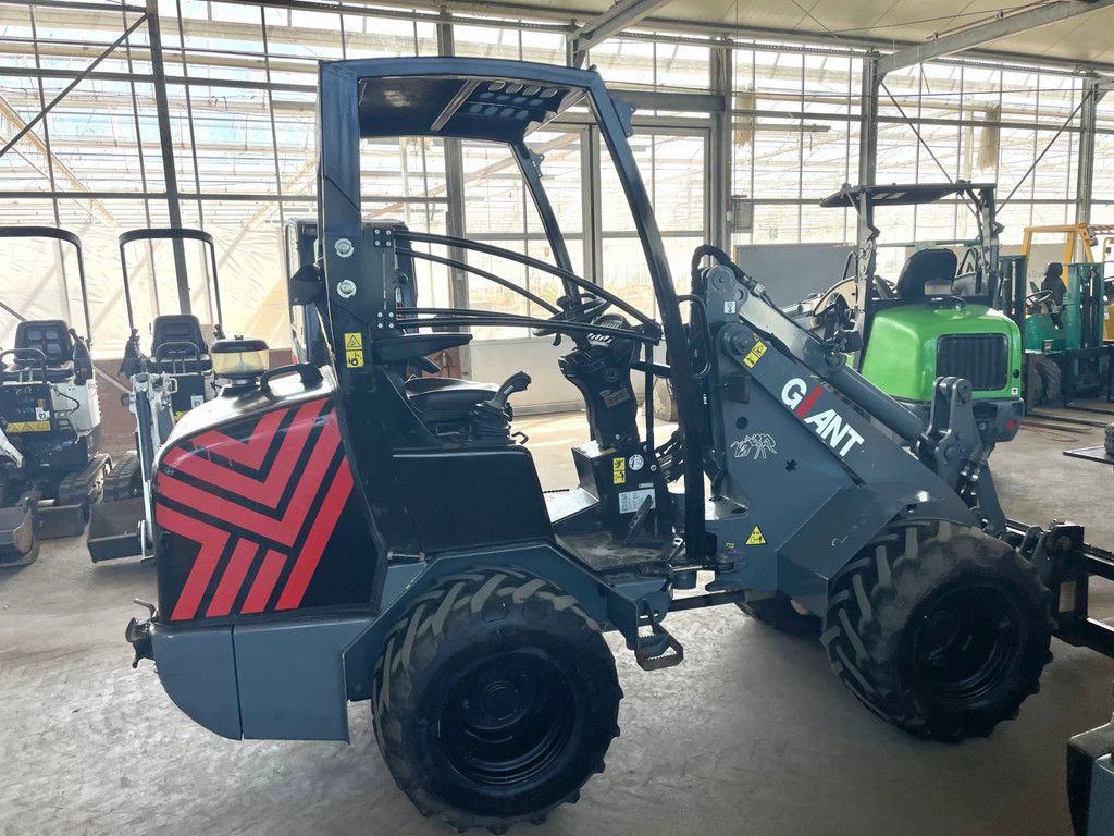 Giant V452T HD kniklader 45pk!