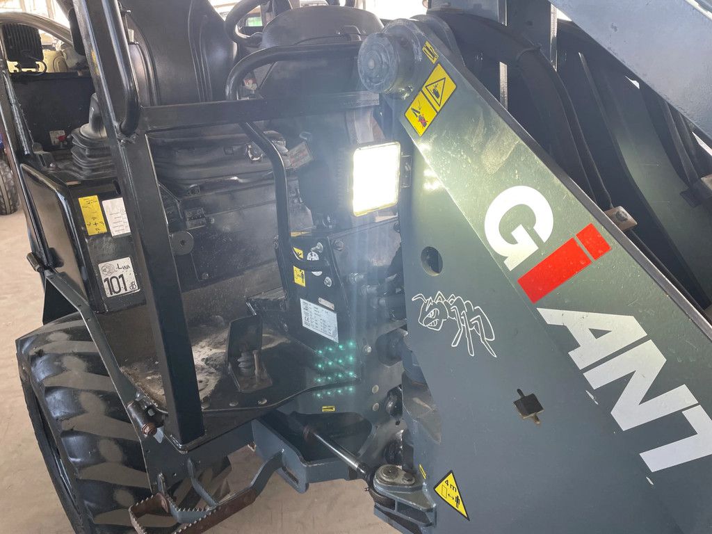 Giant V452T HD kniklader 45pk!