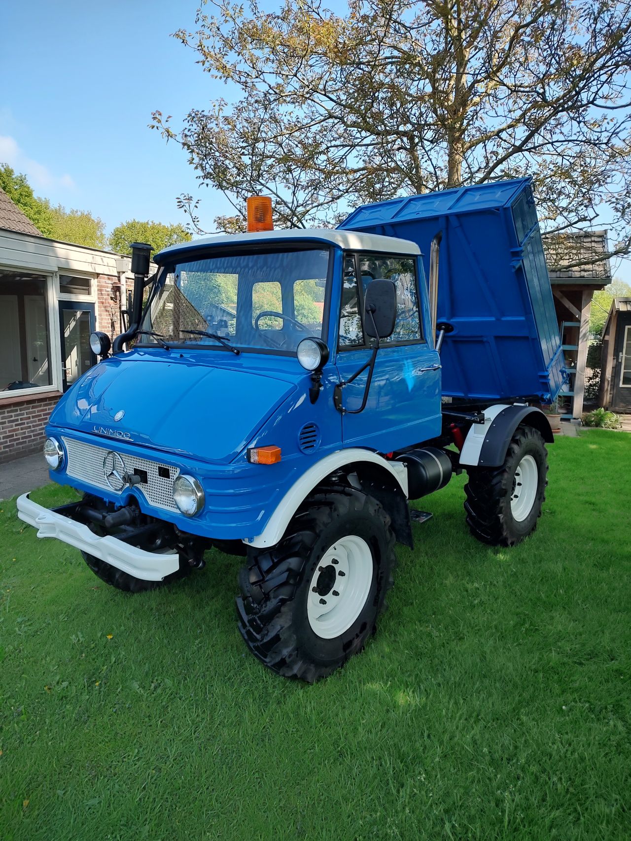 Mercedes-Benz Unimog 421