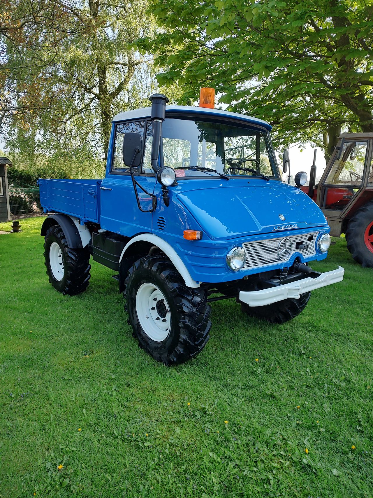 Mercedes-Benz Unimog 421