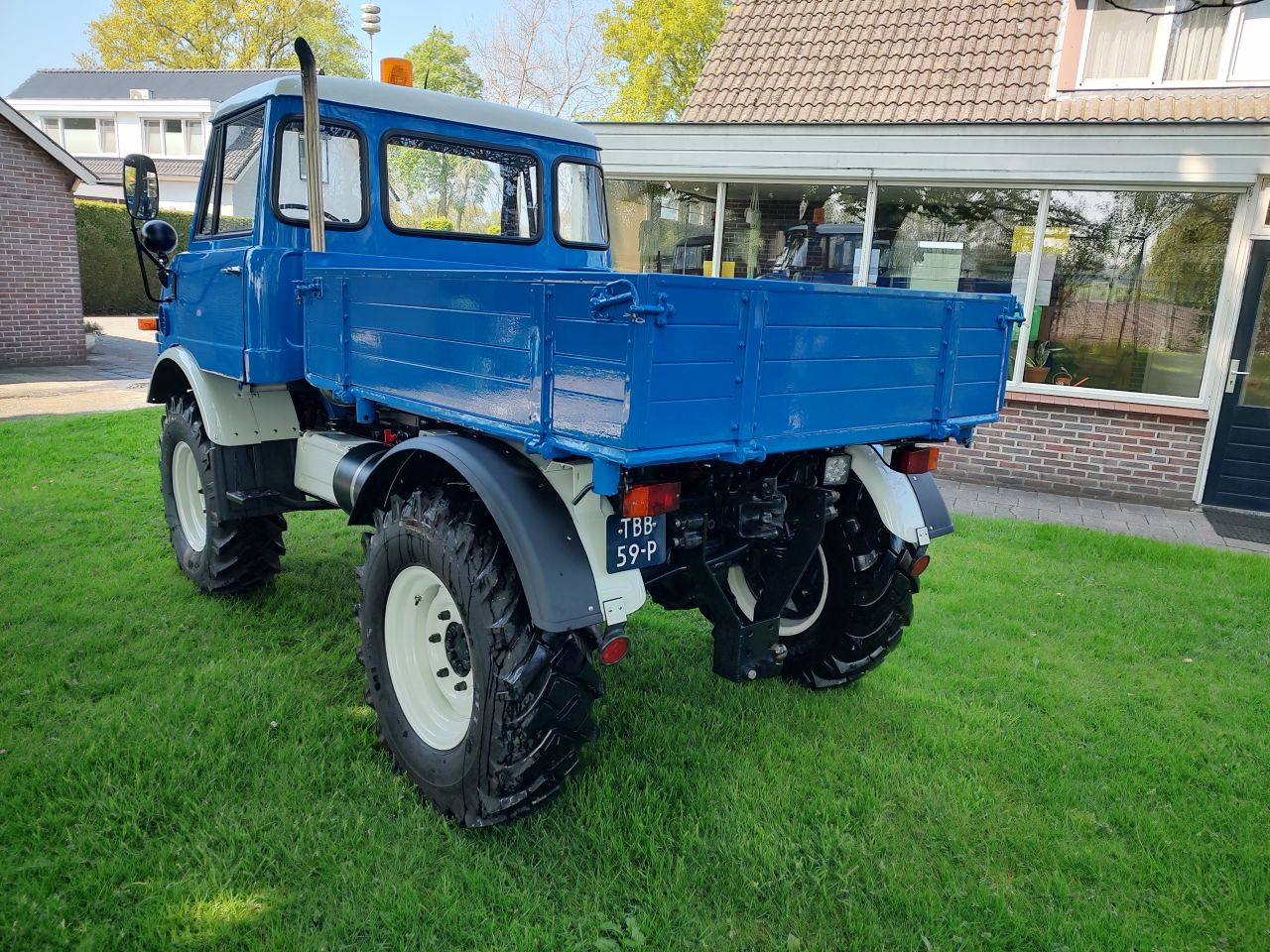 Mercedes-Benz Unimog 421