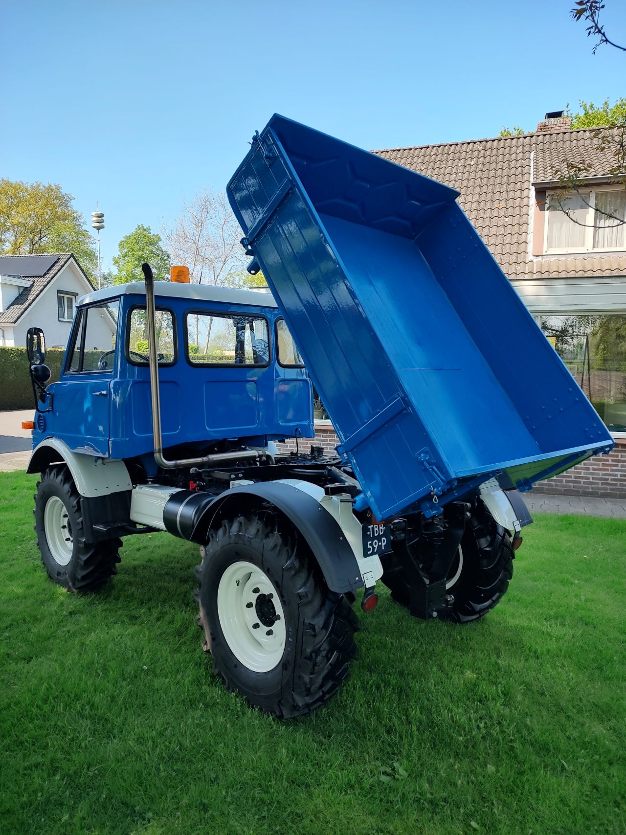 Mercedes-Benz Unimog 421