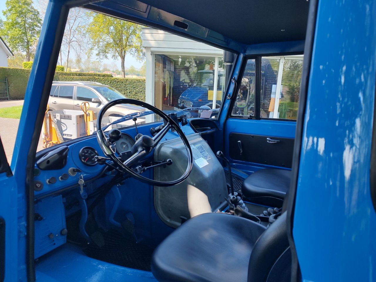 Mercedes-Benz Unimog 421