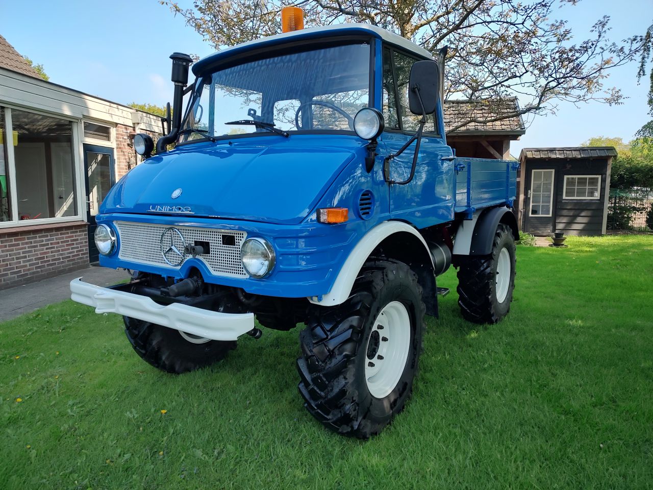 Mercedes-Benz Unimog 421