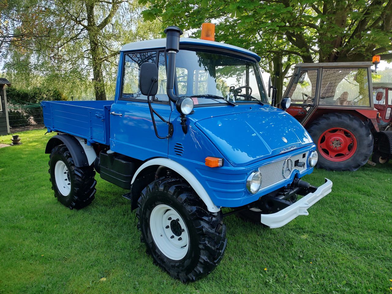 Mercedes-Benz Unimog 421