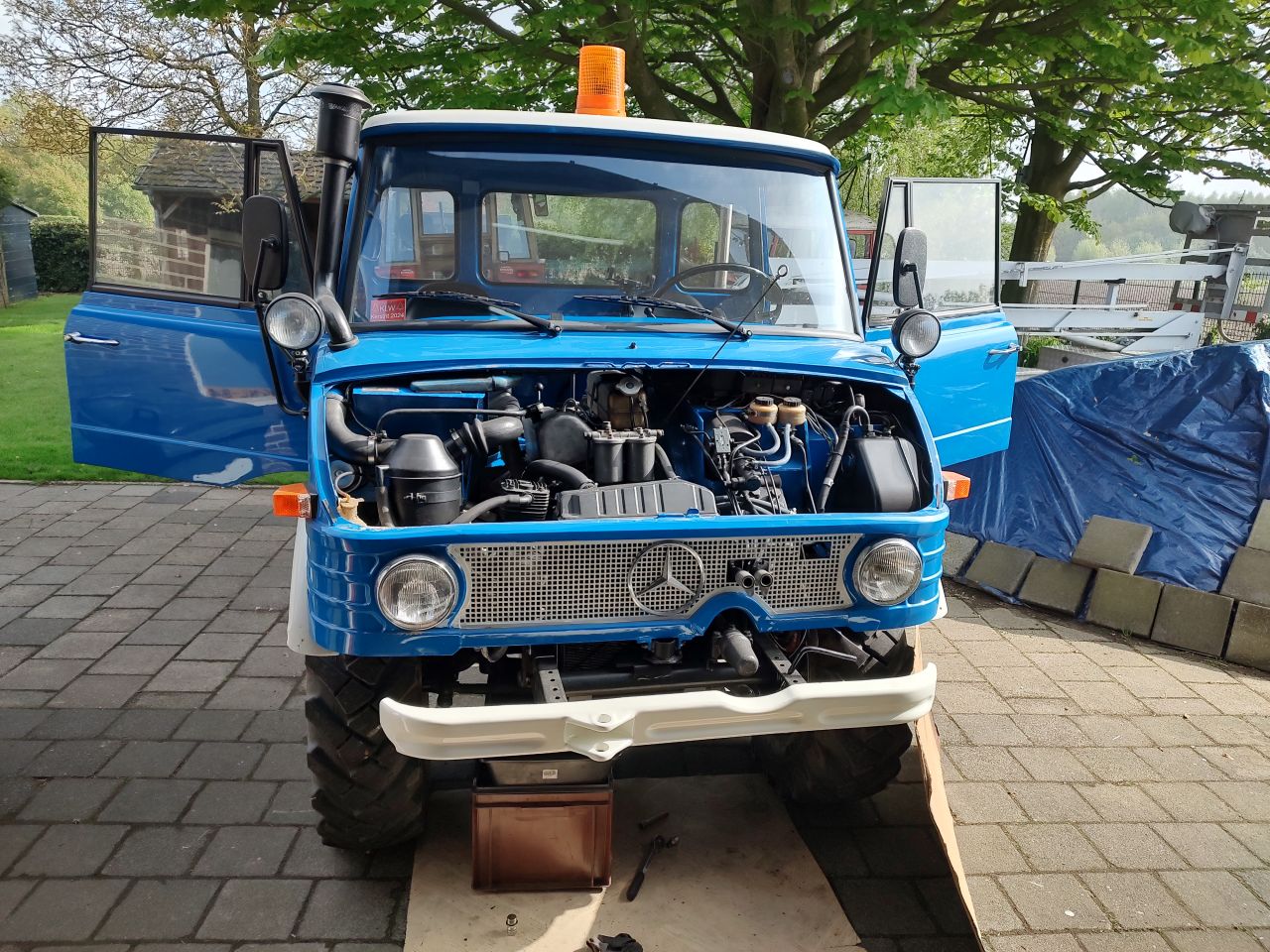 Mercedes-Benz Unimog 421
