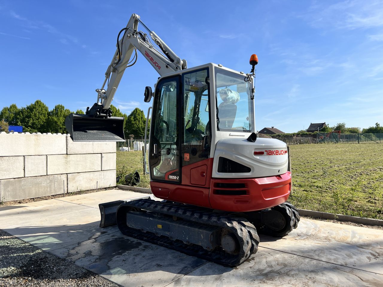 Takeuchi TB250-2 Minigraver
