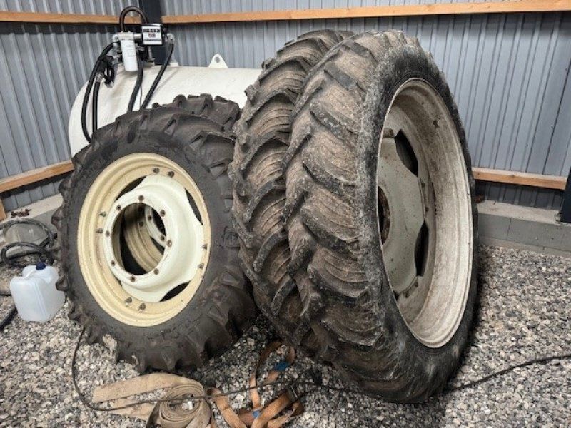 300/95R46 & 12.4-32