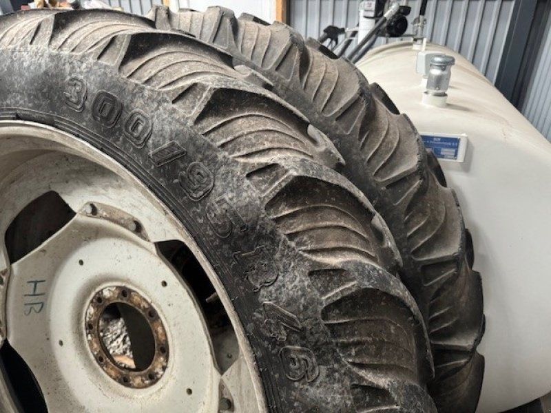 300/95R46 & 12.4-32