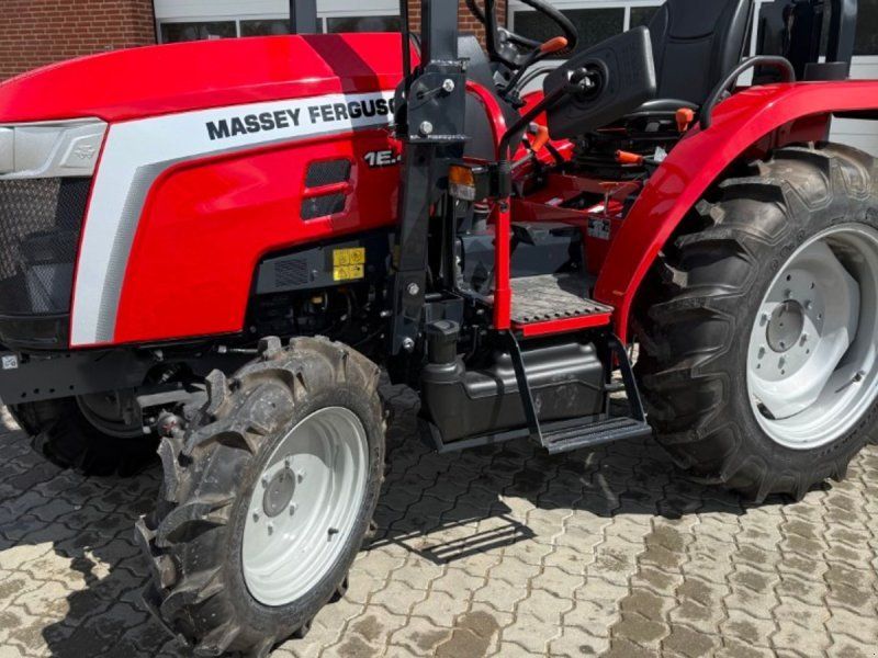 Massey Ferguson 1E. 40