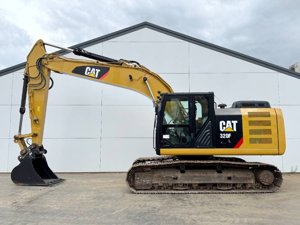 CAT 320FL - New Bucket / Hammer Lines / Camera