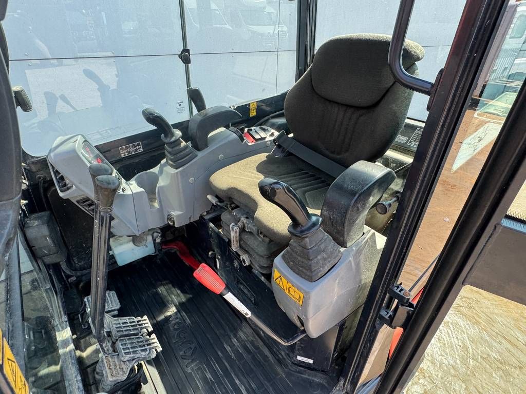 Kubota KX027-4 - Hammer Lines / Quick Coupler