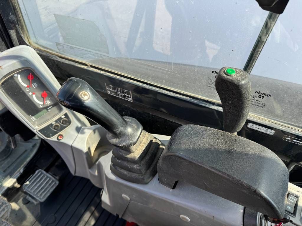 Kubota KX027-4 - Hammer Lines / Quick Coupler