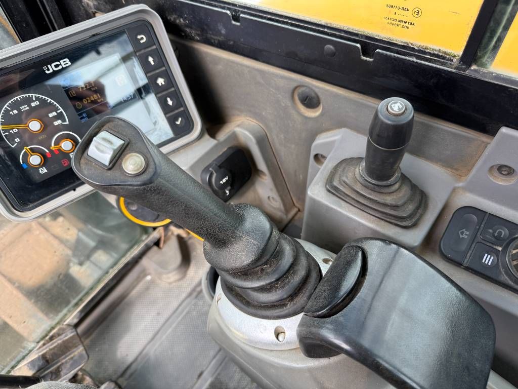 JCB 48Z-1 - Hammer Lines / Quick Coupler