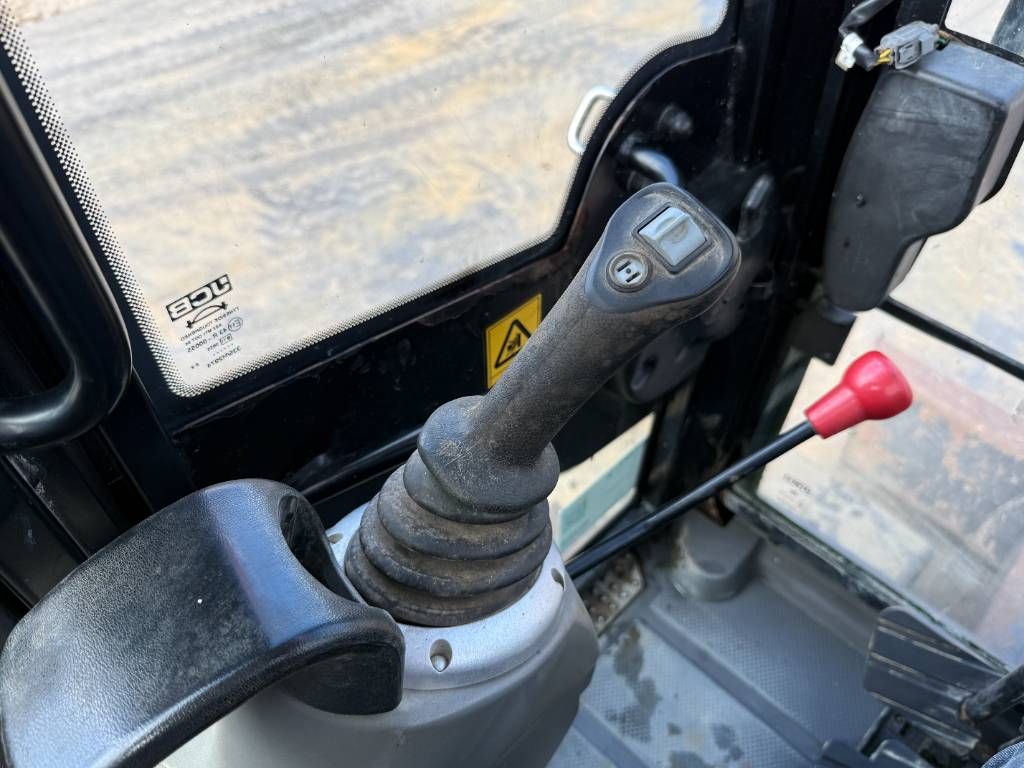 JCB 48Z-1 - Hammer Lines / Quick Coupler
