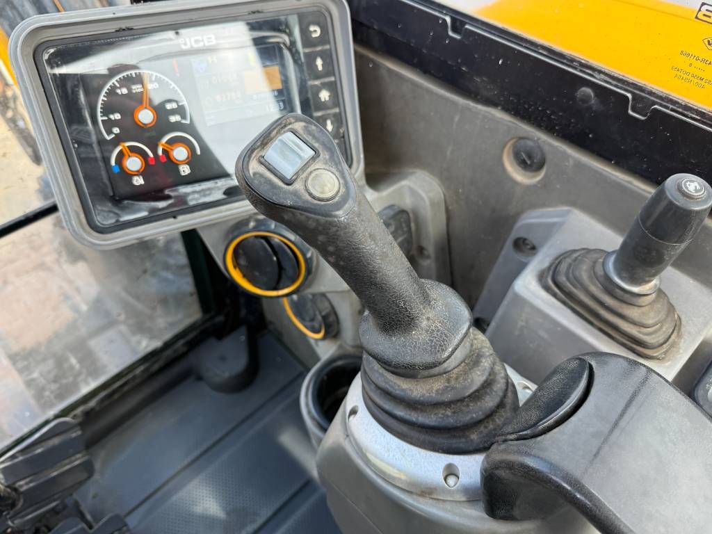 JCB 48Z-1 - Hammer Lines / Quick Coupler