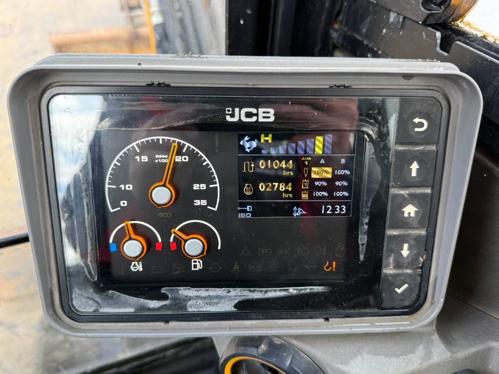 JCB 48Z-1 - Hammer Lines / Quick Coupler