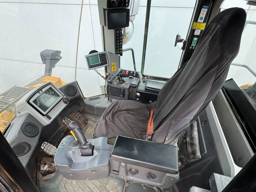 CAT 972M - Weight System / Auto Greasing / Camera