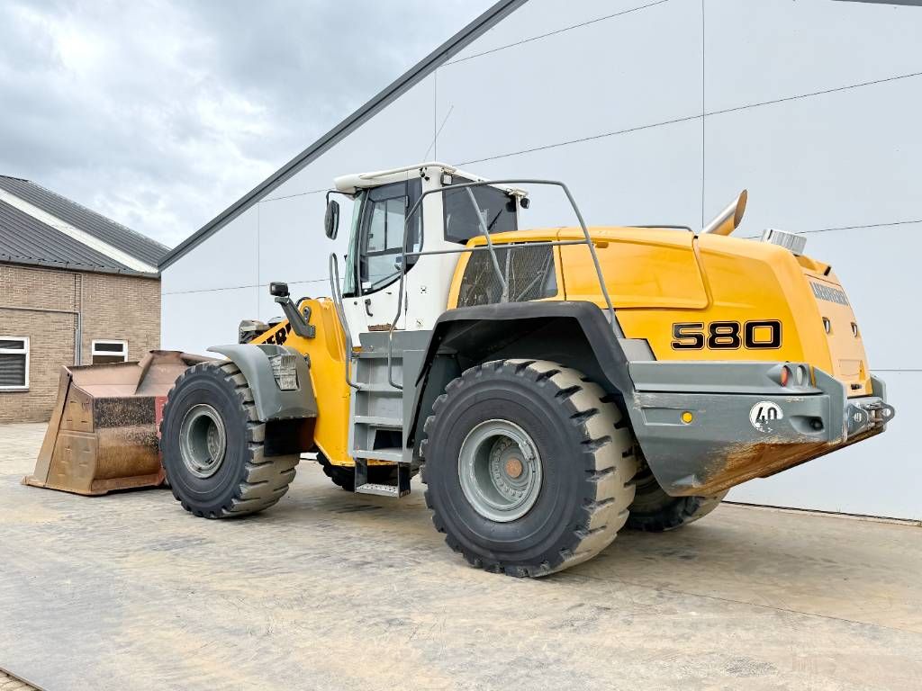 Liebherr L580 - Quick Coupler / 4 Good Tyres!
