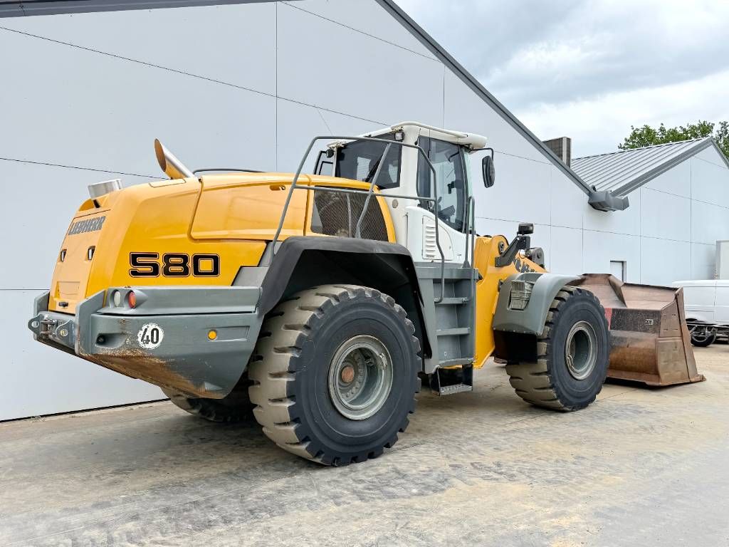 Liebherr L580 - Quick Coupler / 4 Good Tyres!