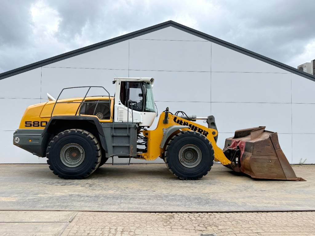 Liebherr L580 - Quick Coupler / 4 Good Tyres!