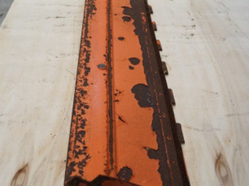 D1200