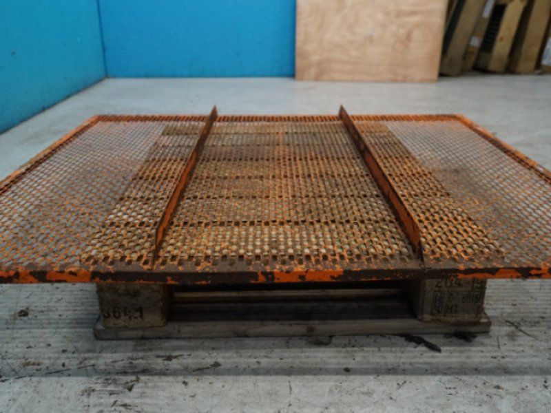 D1200