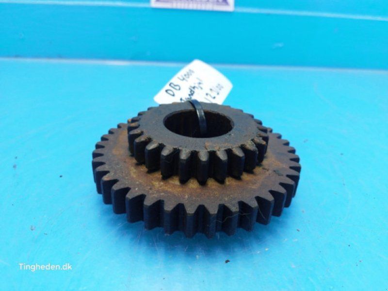 D4000