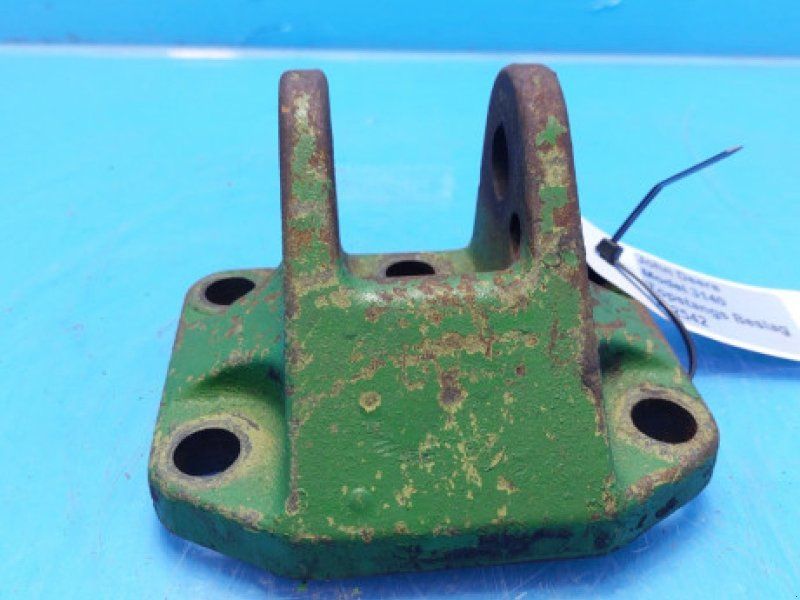 John Deere 3140