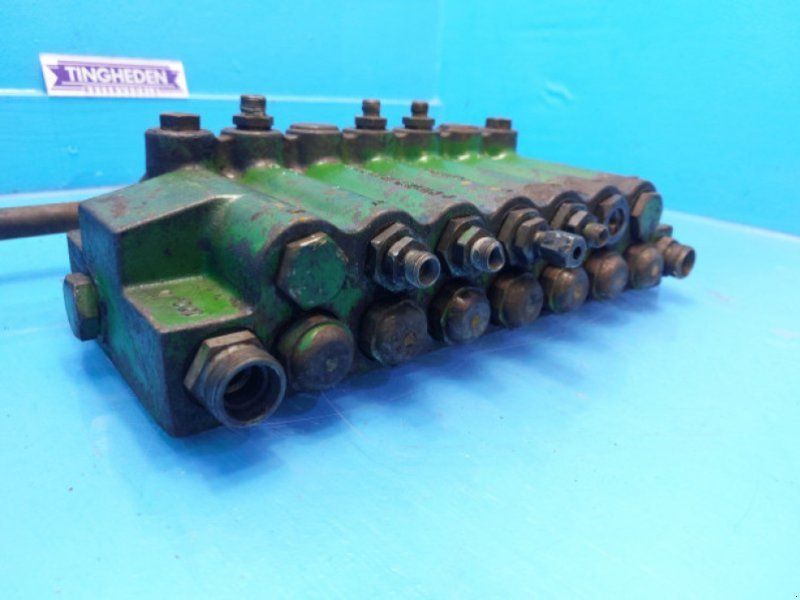 John Deere 1085
