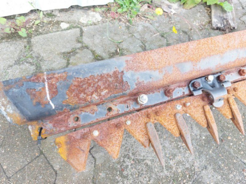 MacDon D60