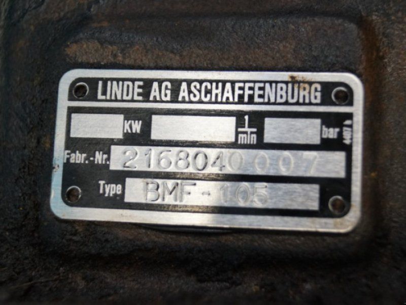 D9000