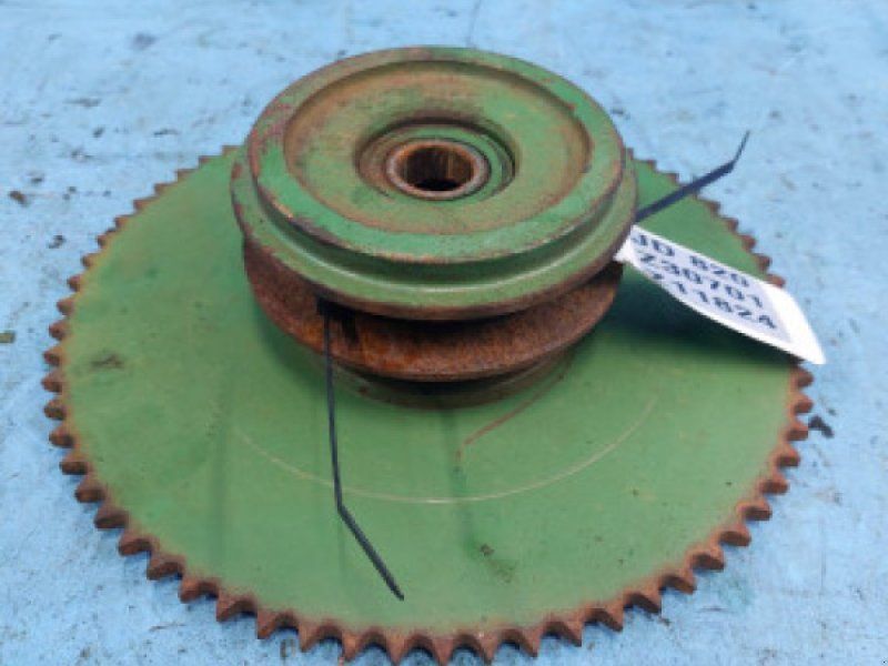 John Deere 820