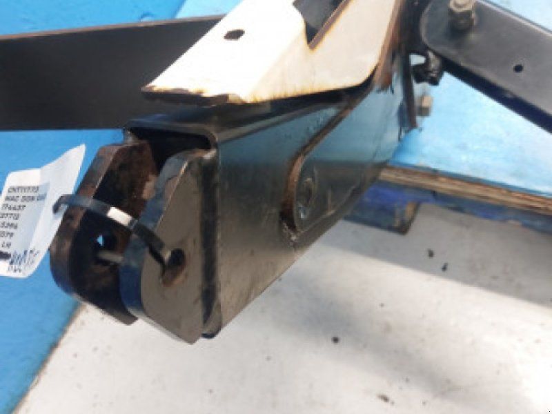 MacDon D60