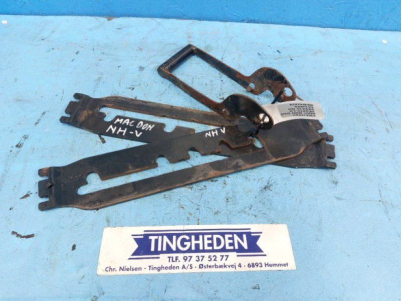 MacDon D60
