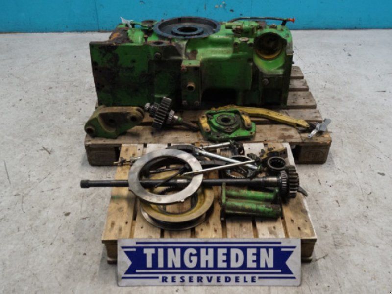 John Deere 3040