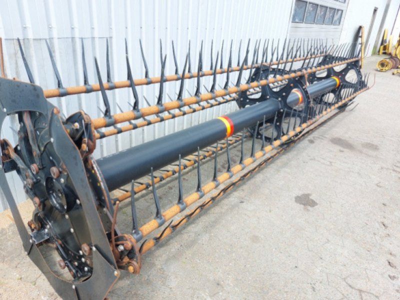 MacDon D60