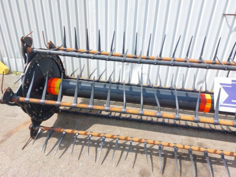 MacDon D60
