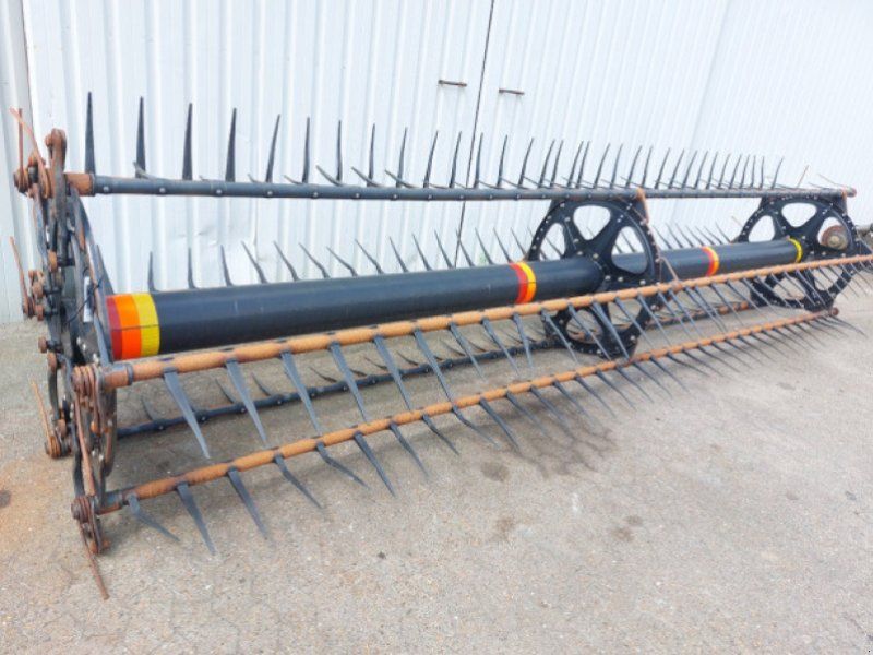 MacDon D60