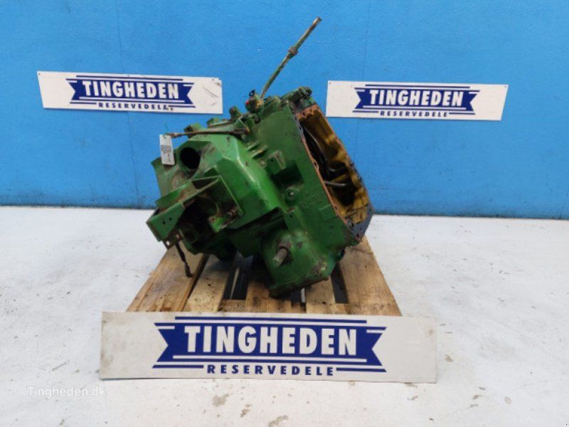 John Deere 3140