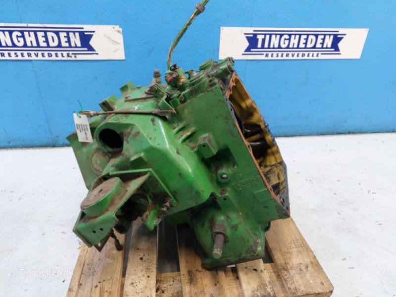 John Deere 3140