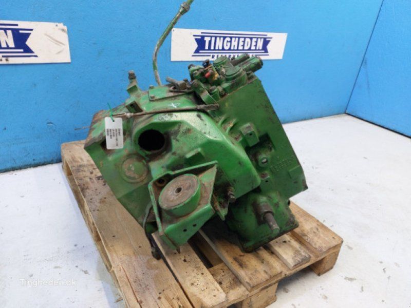John Deere 3140