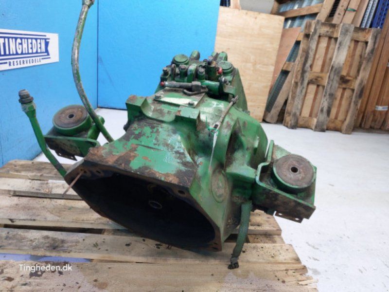 John Deere 3140